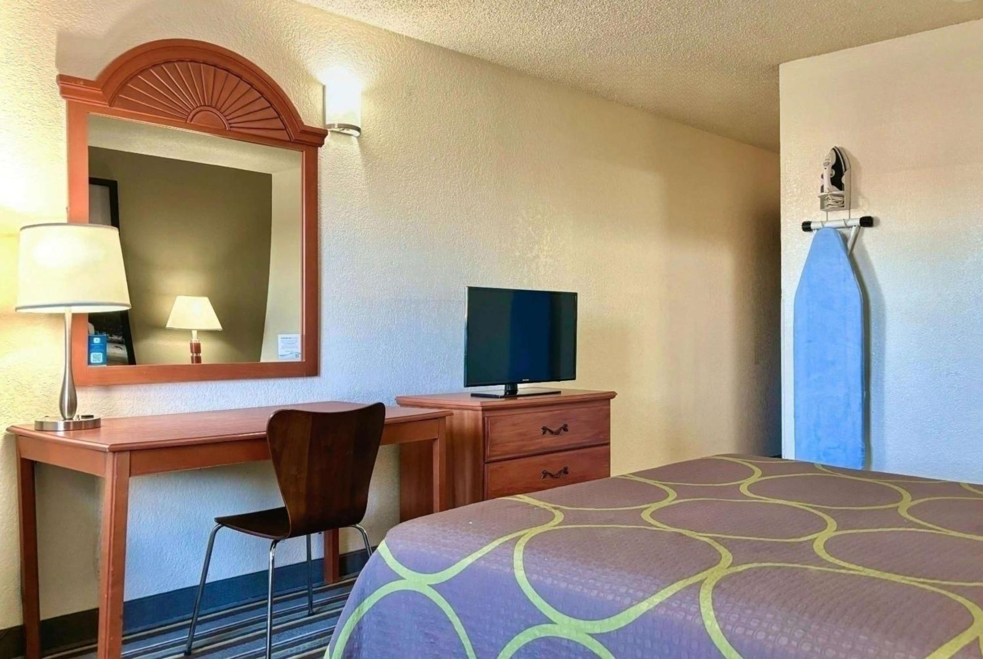 Super 8 By Wyndham Colorado Springs/Afa Area Hotell Eksteriør bilde