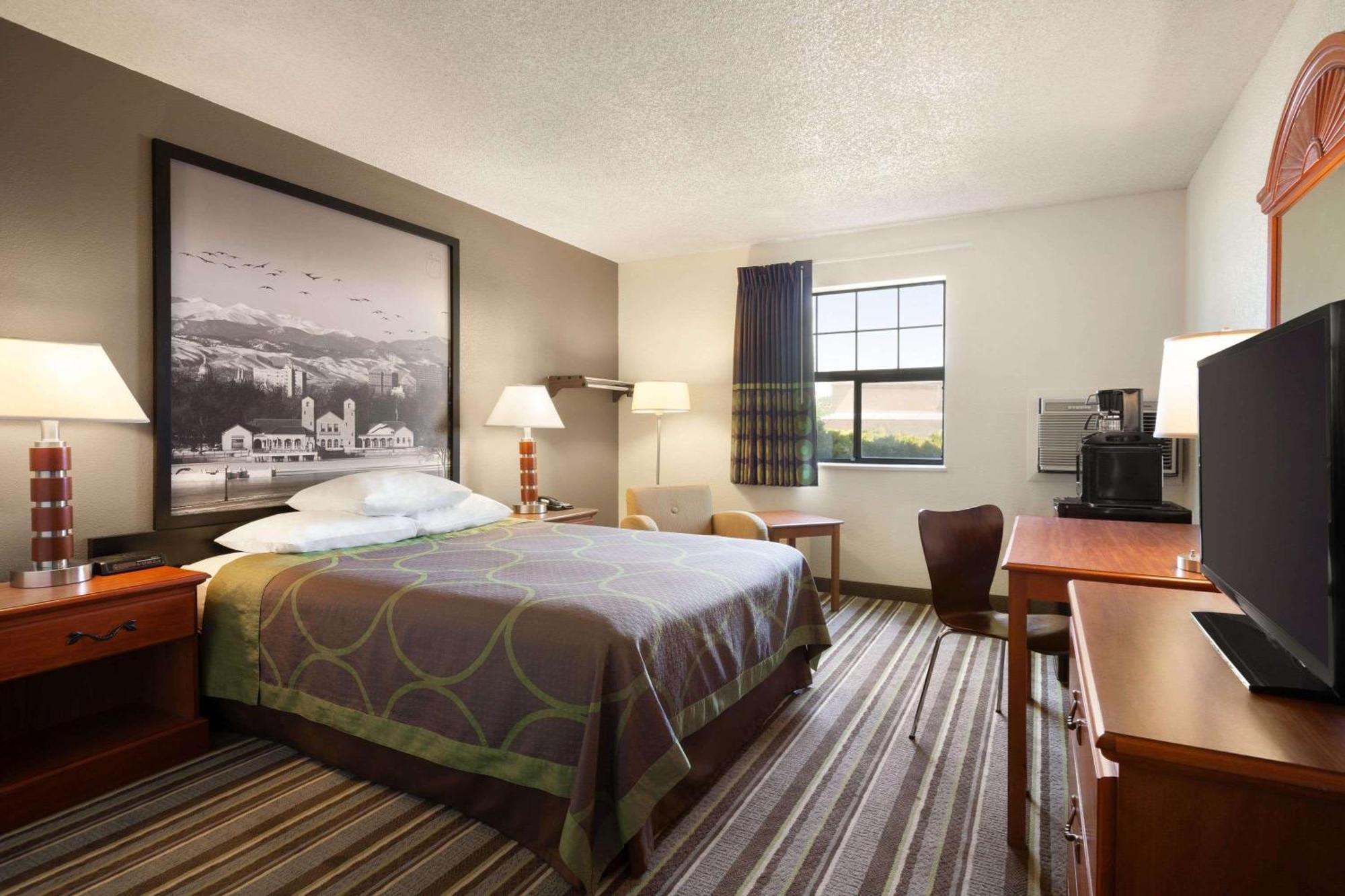 Super 8 By Wyndham Colorado Springs/Afa Area Hotell Eksteriør bilde