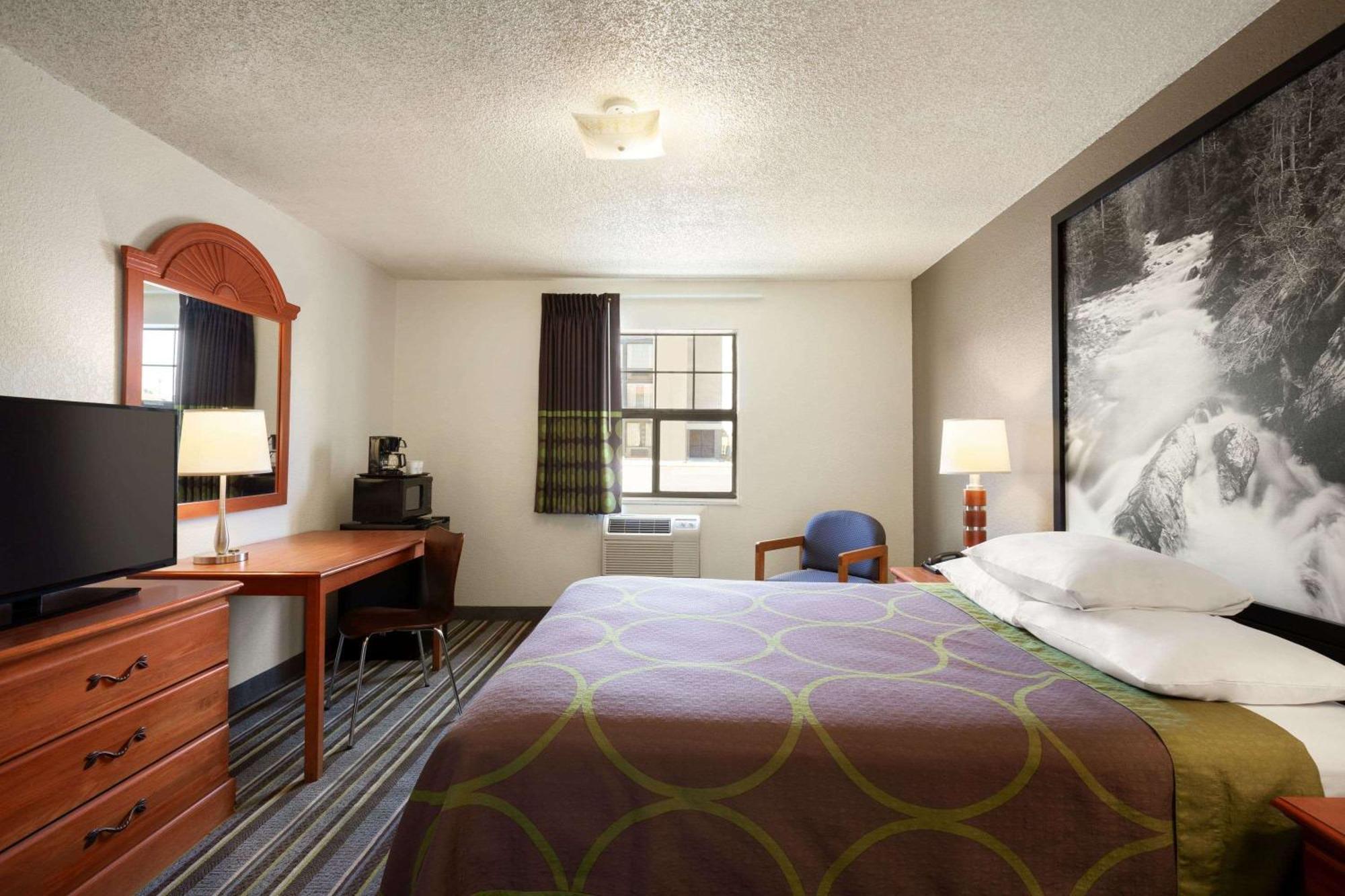 Super 8 By Wyndham Colorado Springs/Afa Area Hotell Eksteriør bilde